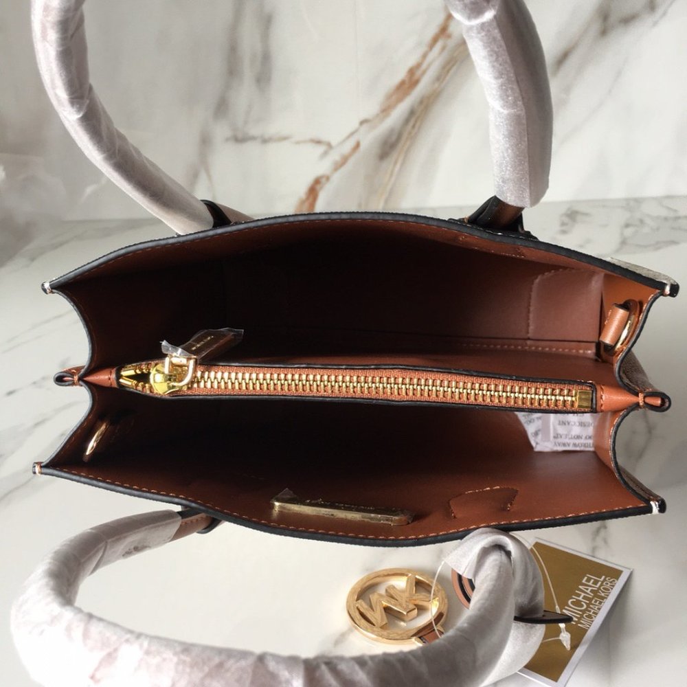 💎 Michael Kors Metal Logo Totes Silver tone hardware 💎 - Picture 6 of 9